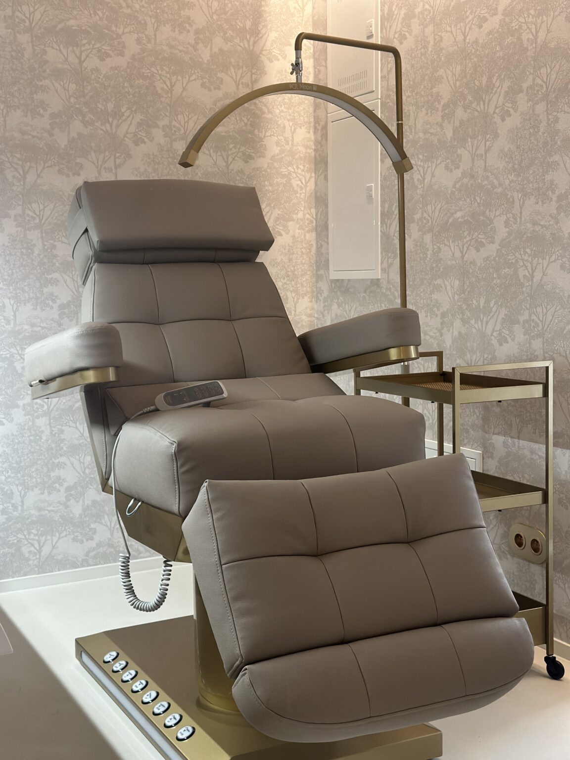 Cosmetic Salon