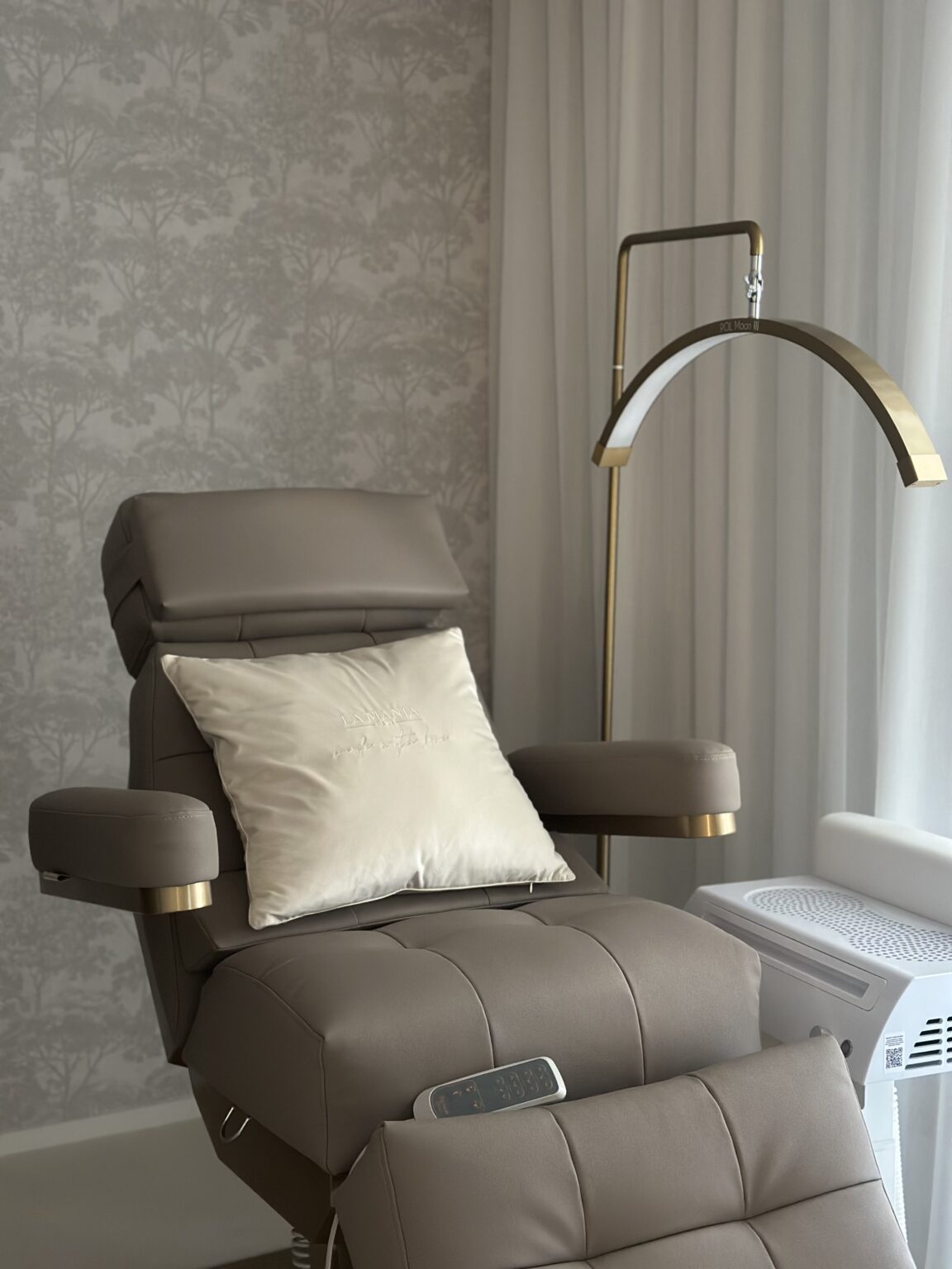 Cosmetic Salon