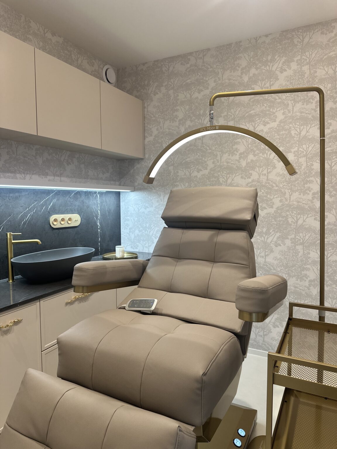 Cosmetic Salon